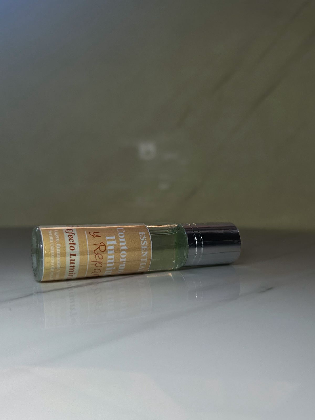 Contorno de Ojos en Serum – Antiedad, Antiojeras y Descongestionante Natural | Essential Stuff