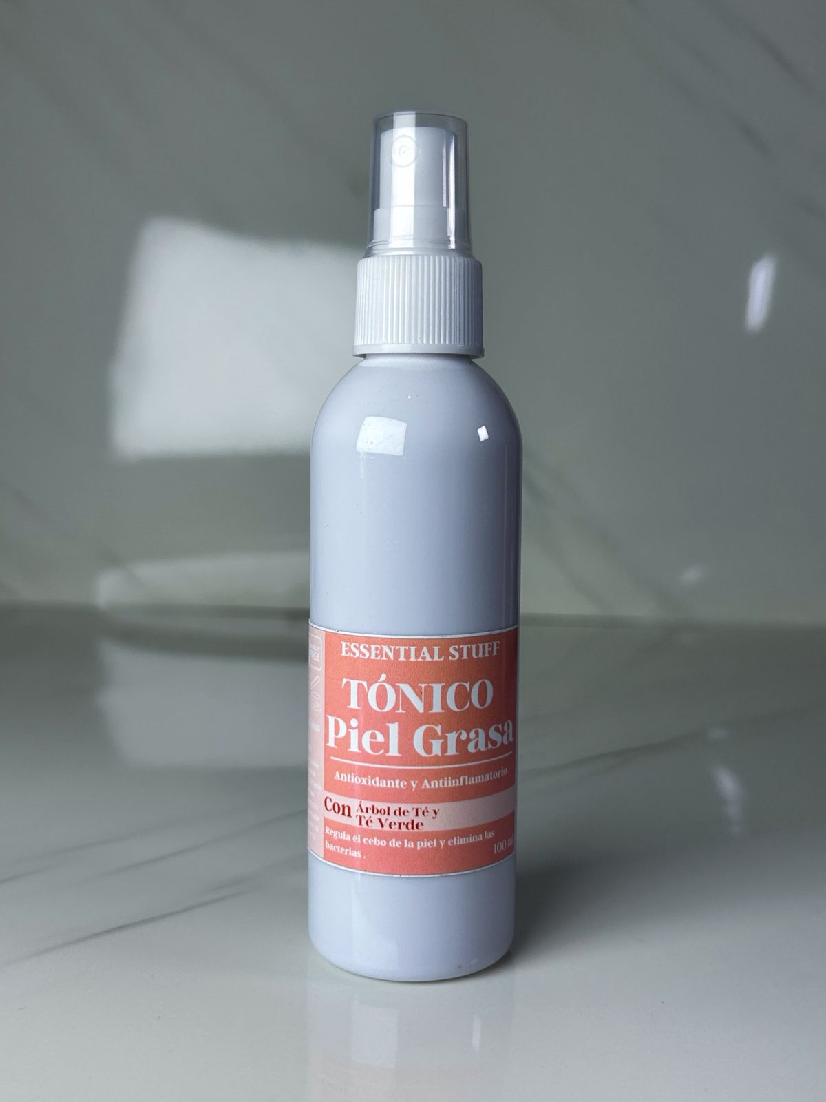 Tónico Facial para Piel Grasa – Control de Brillo y Limpieza Profunda | Essential Stuff